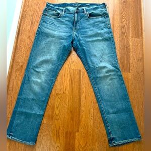 Banana Republic Men’s Traveler Jean Slim Fit 34 x 30
